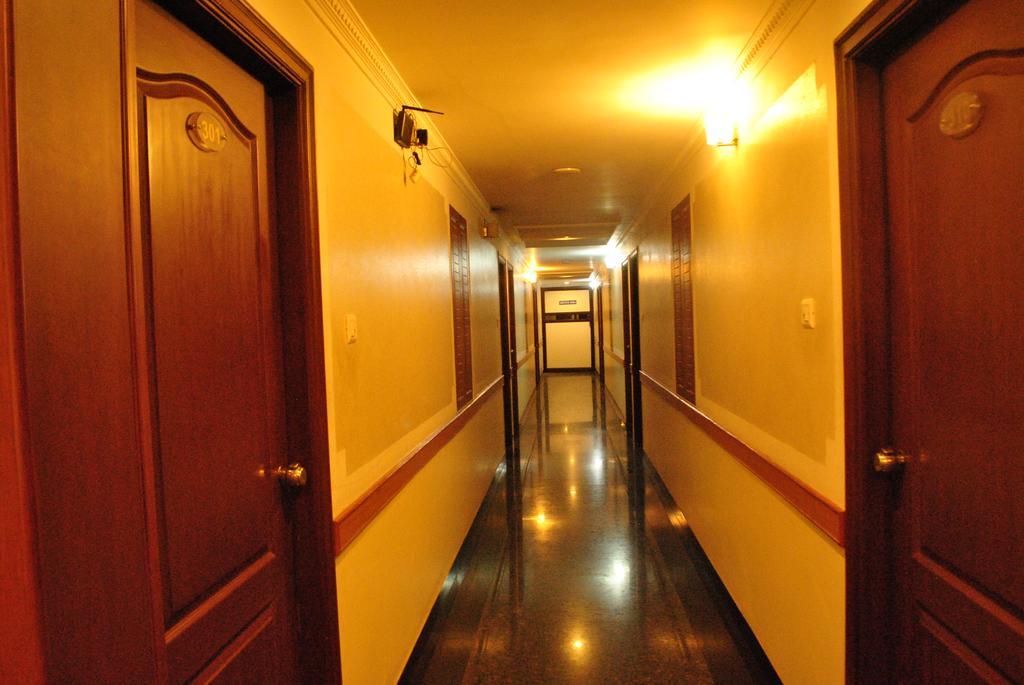 Hotel Sona'S Tiruchirappalli Esterno foto