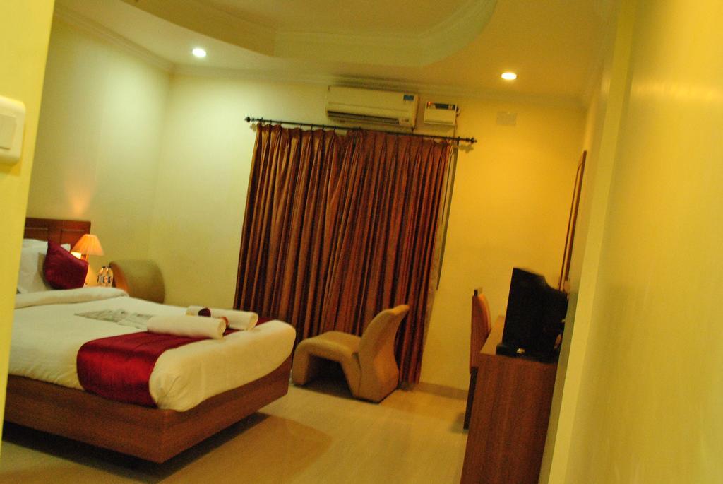 Hotel Sona'S Tiruchirappalli Esterno foto